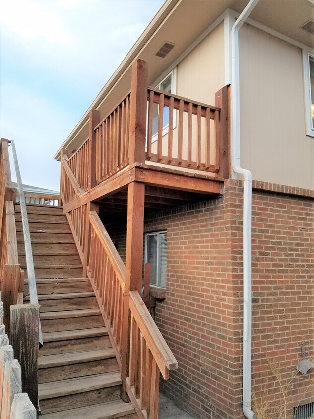Top floor living - 6751 E 72nd Plz