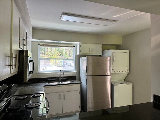 Foto del edificio - Charming Townhouse Minutes from North Hills