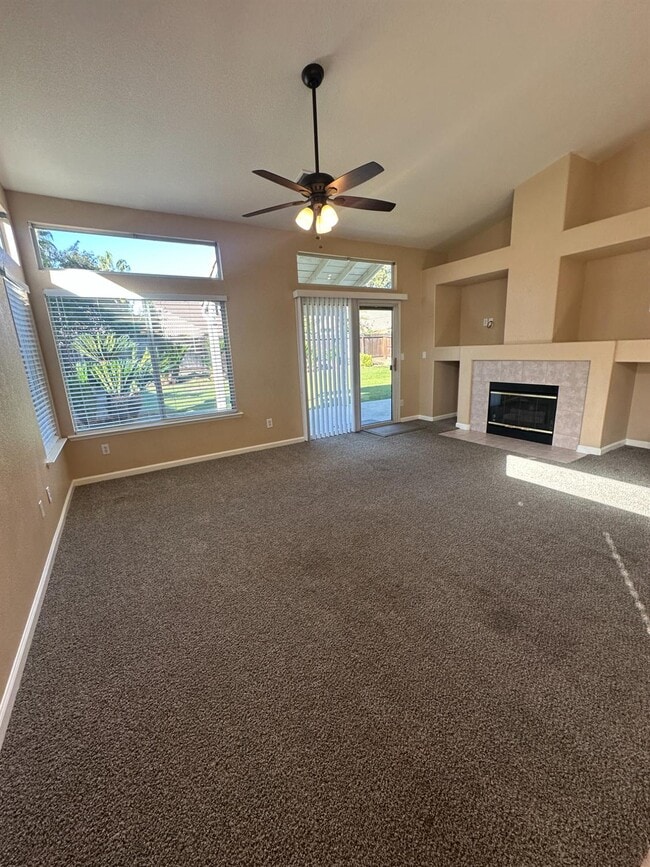 Foto del edificio - 1590 E Waterford Ave