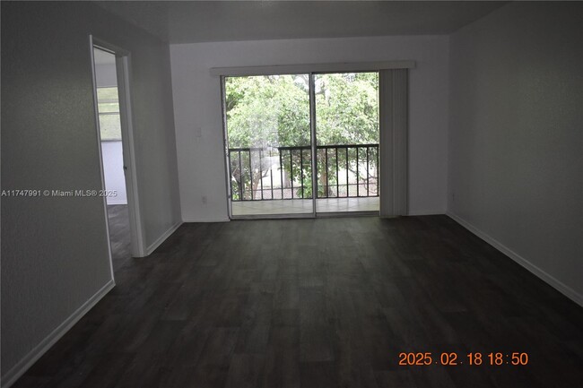 Foto del edificio - 7831 Colony Cir N