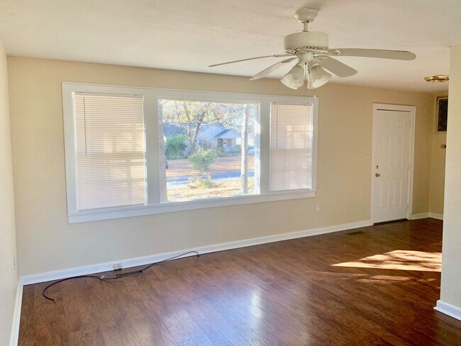 Building Photo - 112 Melrose - For Rent!