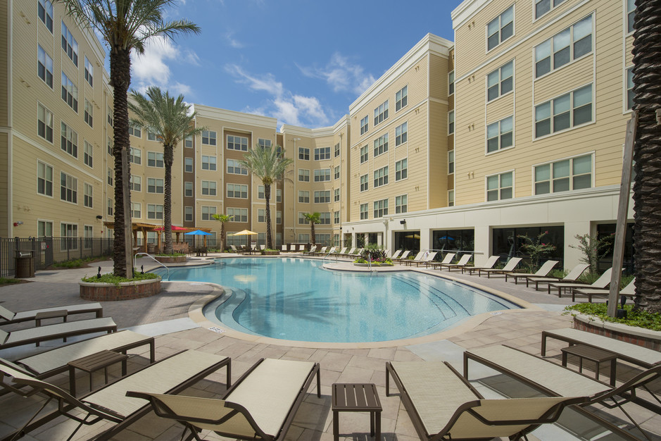 Piscina con estilo de centro turístico - SAGA Tallahassee