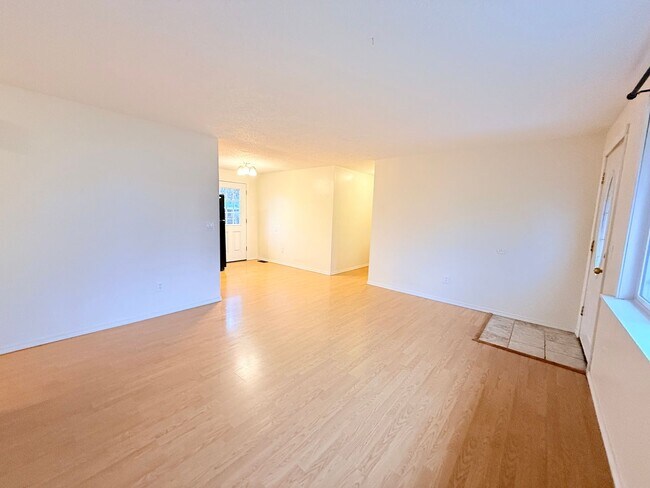 Building Photo - Ranch Style 4 Bedroom Beaverton Home Close To Shopping!