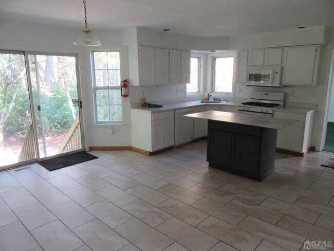 Building Photo - 70 Winding Brook Dr