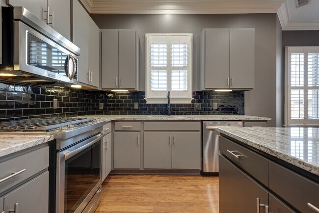 Foto del edificio - 4120 Ridgefield Dr