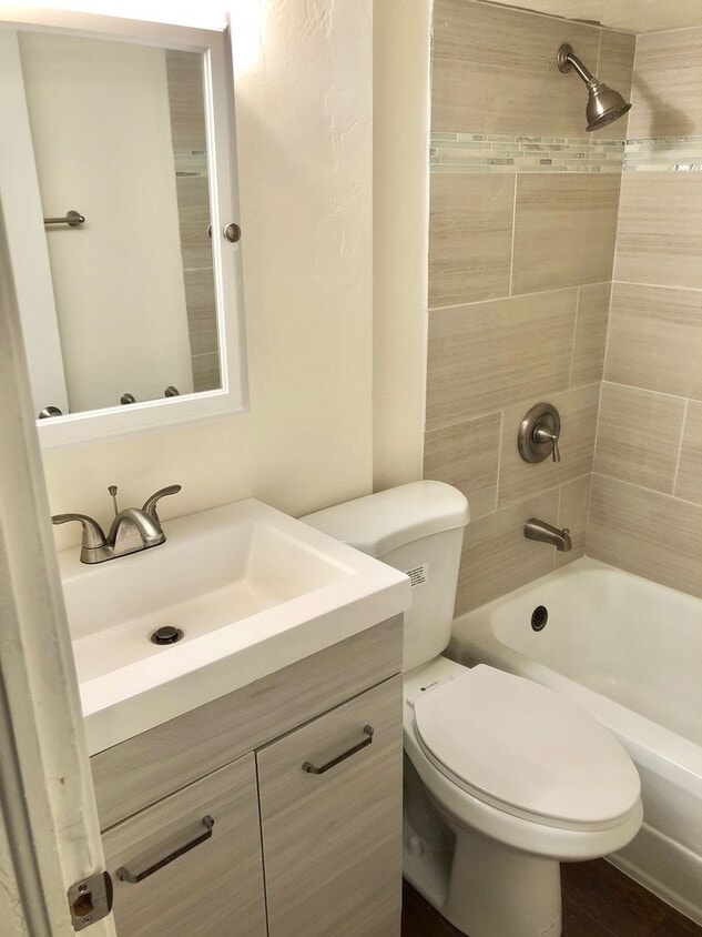 Building Photo - Beautiful Two bedroom , Holladay; 800 sq f...