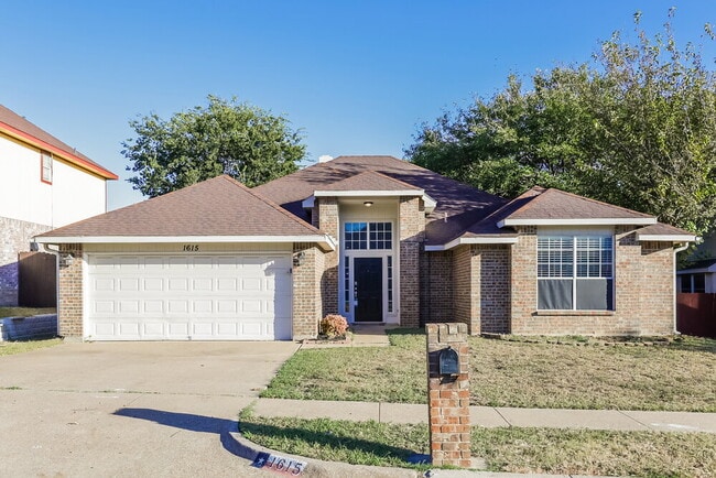 Building Photo - 1615 Barclay Dr
