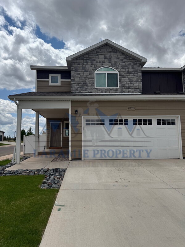 Foto principal - 4521 E Bobolink Ln