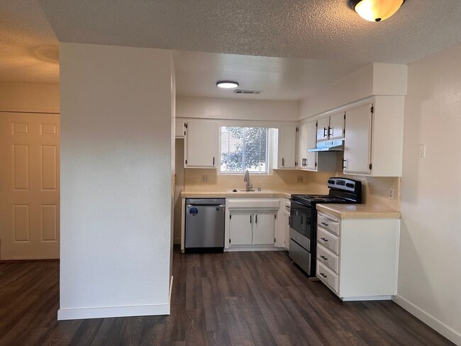 Building Photo - 4396