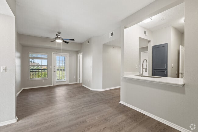 3 habitaciones, 2 baños - 1029 pies cuadrados - Sala de estar - Hillside on Cannon