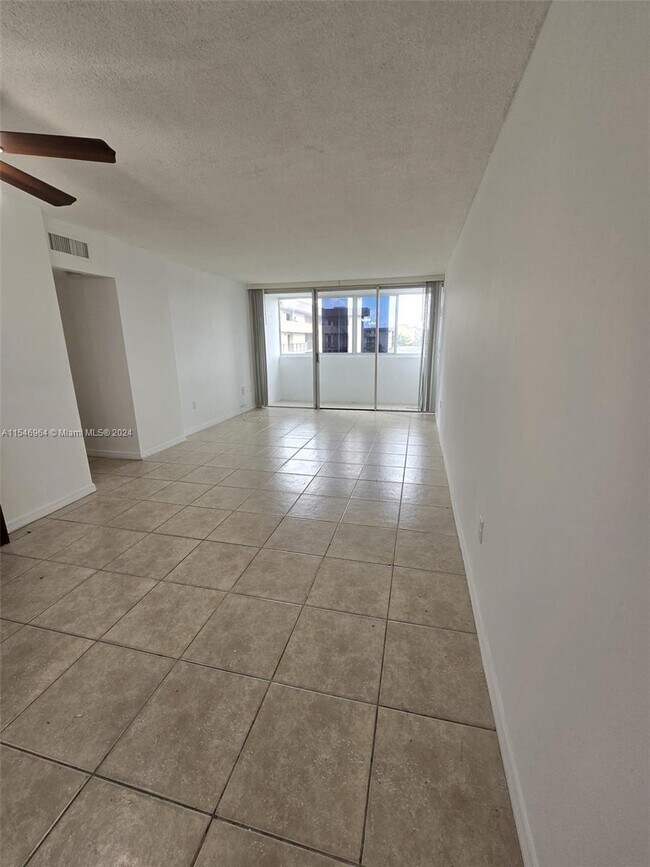 Foto del edificio - 816 NW 87th Ave