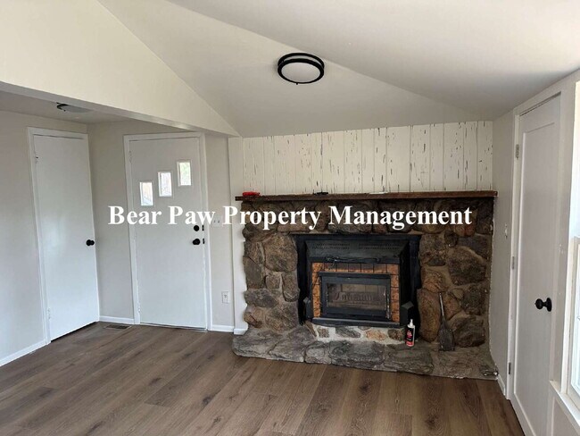 Foto del edificio - Cute little Home near Downtown Evergreen!!