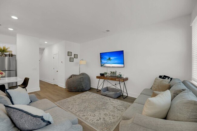 Foto del edificio - Gorgeous West Ashley Town home!