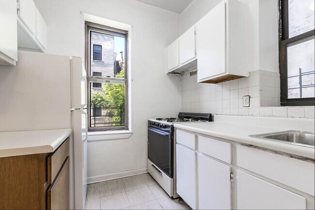 Foto del edificio - 120 E 102nd St