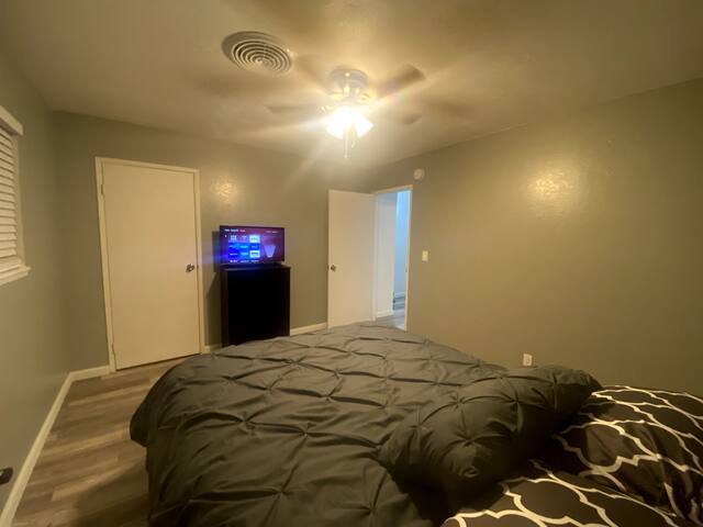 Foto del edificio - 519 E Ridgecrest Blvd