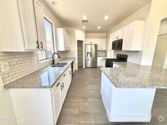 Building Photo - 7116 W Sophie Ln