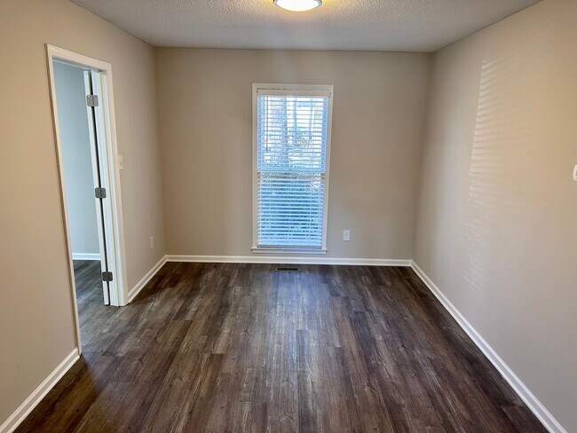 Foto del edificio - 5203 Deer Haven Dr