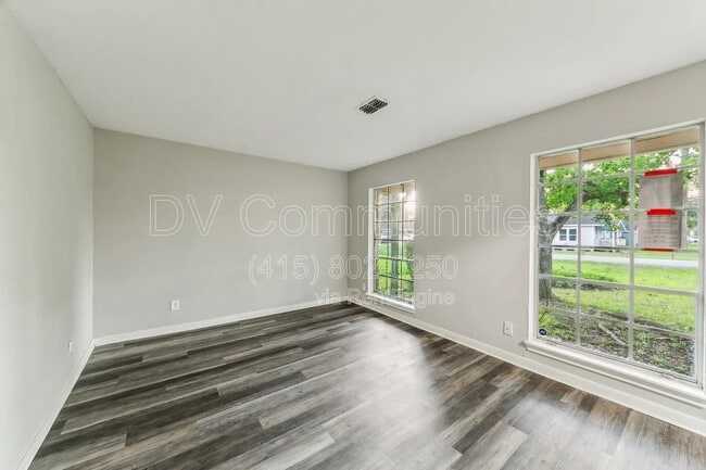 Building Photo - 1617 3rd St