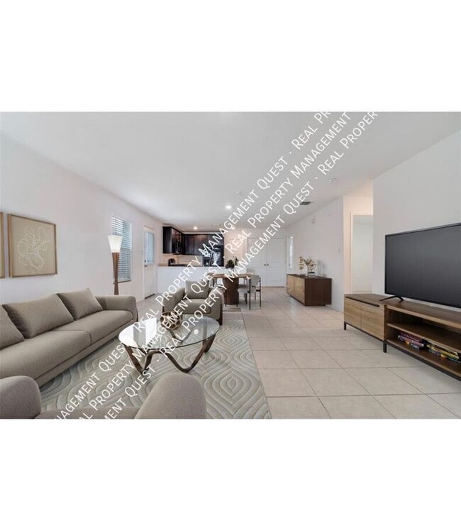 Building Photo - 2525 Russell St