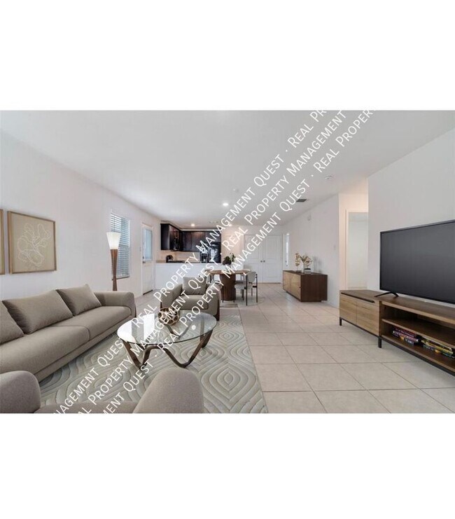 Foto del edificio - 2525 Russell St