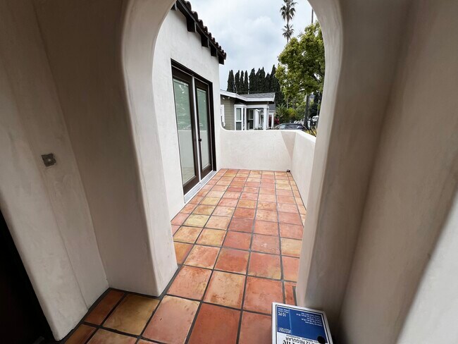 Front porch - 2104 Laverna Ave