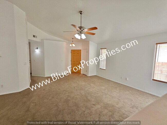 Foto del edificio - 10429 E Oakbrook St