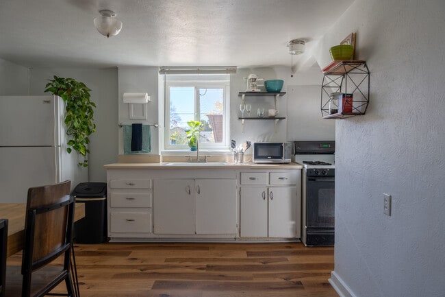 Foto del edificio - 2731 S Sherman St