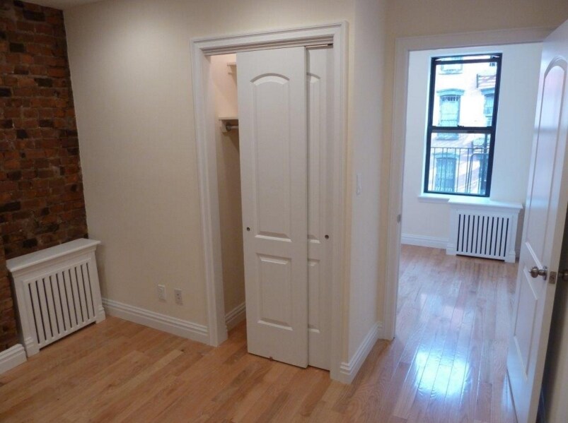 Primary Photo - 148 Clinton St