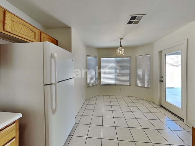 Foto del edificio - 4824 E Hilton Ave