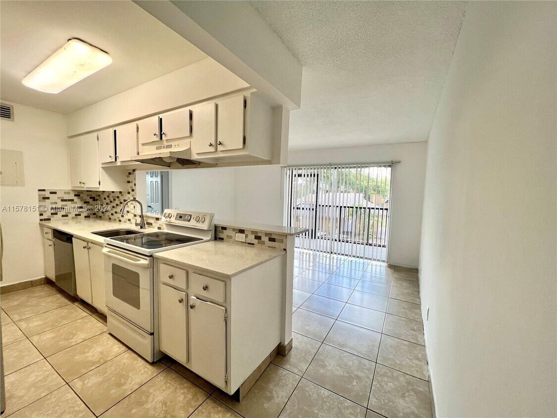 4541 Treehouse Ln Unit H, Tamarac, FL 33319 Condo for Rent in Tamarac