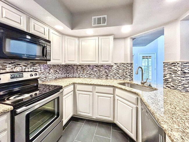 Foto del edificio - 5565 Preston Oaks Rd