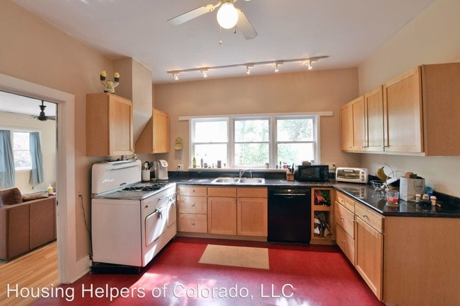 Building Photo - 3 br, 2.5 bath House - 2212 Pine Street