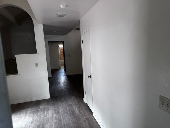 Building Photo - 7131 Hanover Cir