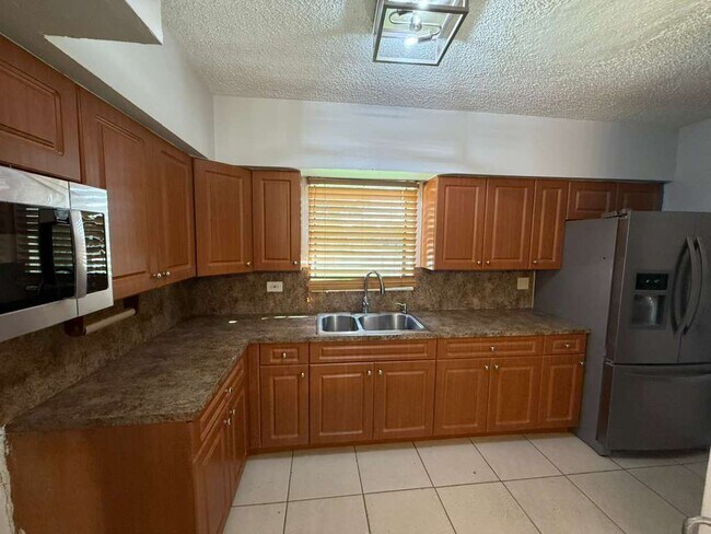 Foto del edificio - 1345 NW 181st St