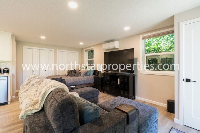 Foto del edificio - Charming Studio Apartment in First Additio...