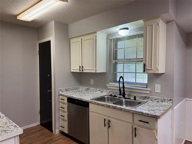 Foto del edificio - 10422 Castlerock Dr
