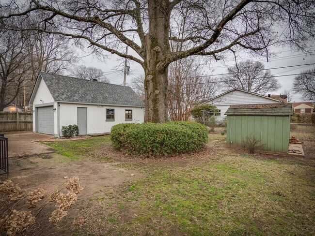 Building Photo - FULLY RENOVATED - 3BR/2BA in Colonial Acre...