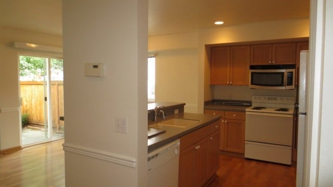 Building Photo - Silverlake Townhome
