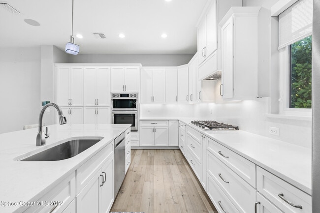 Building Photo - 151 24th St