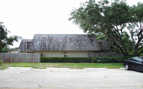 Building Photo - Palms of Delray