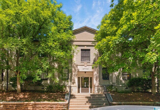 Building Photo - 2700 Highland Ave