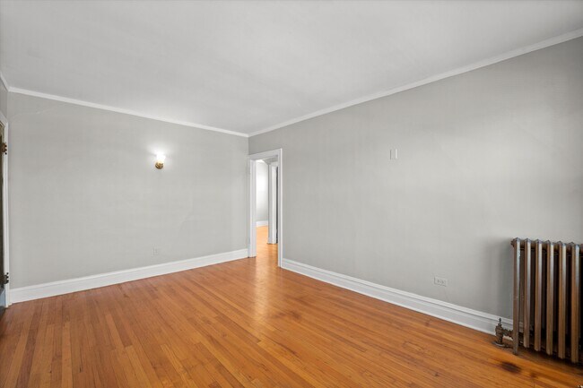 Building Photo - Large 1 Bed in Fantastic Berwyn Location! ...