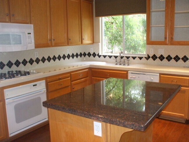 Foto del edificio - Swan Lake - Gated in Granite Bay