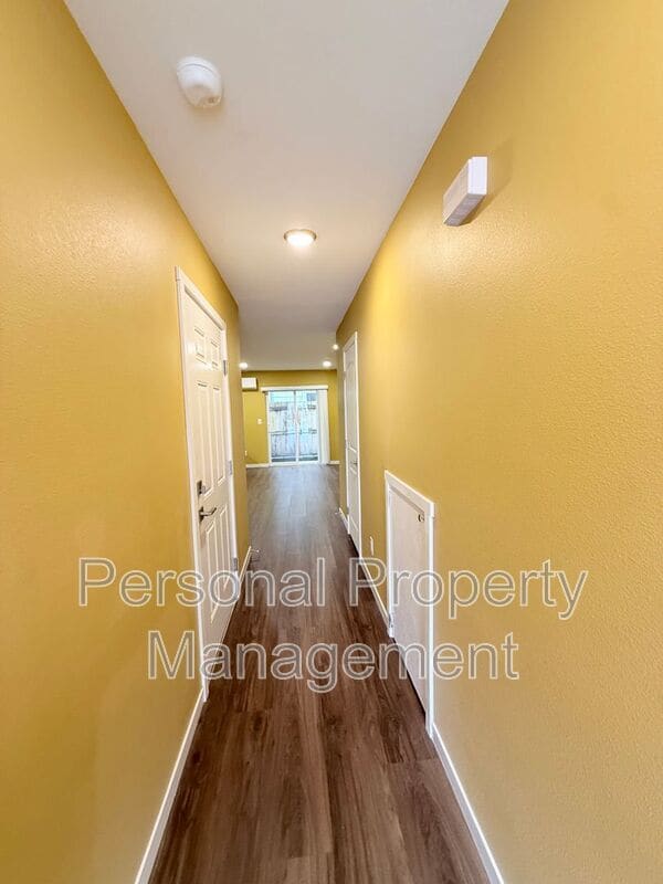 Building Photo - 5711 NE 74th Ct