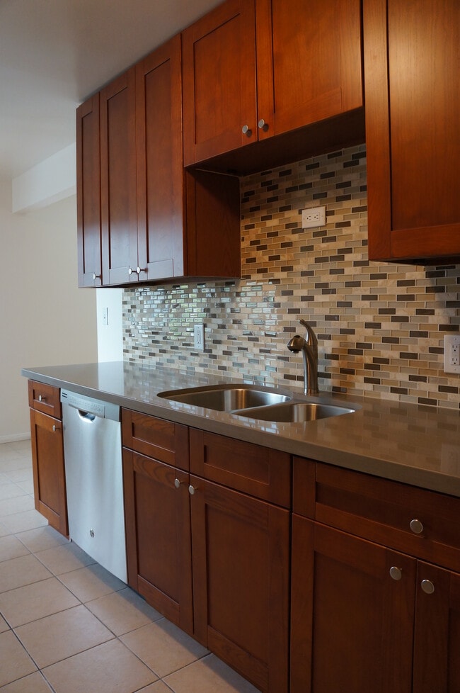 Kitchen - 4207 Franklin Ave