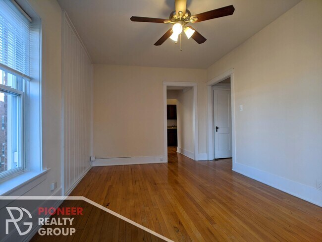 Foto del edificio - 949 W Cornelia Ave