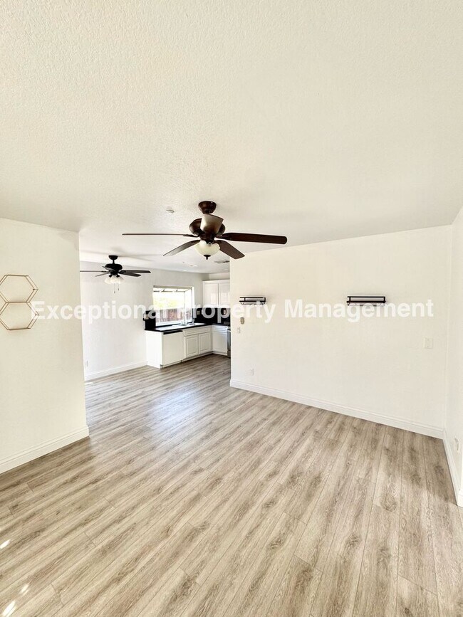 Foto del edificio - Great 5 bed 3 bath home