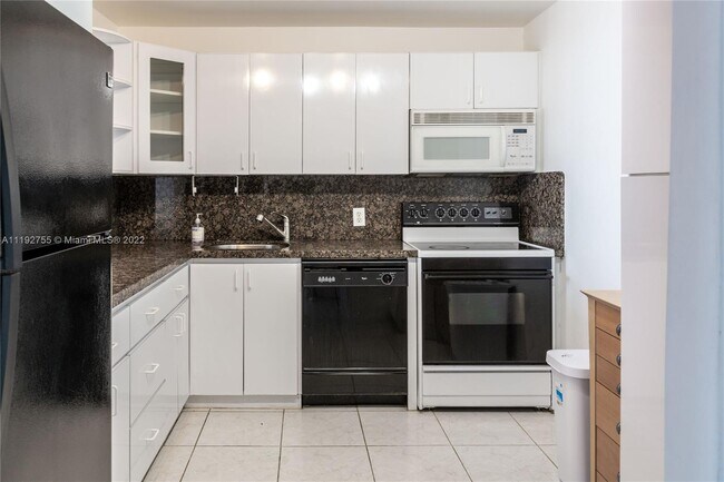 Building Photo - 5701 Collins Ave