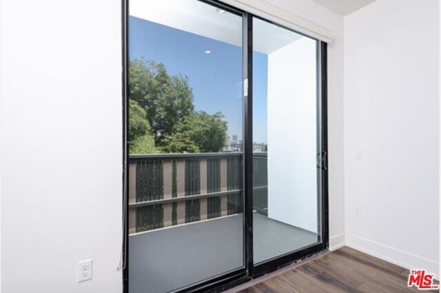 Building Photo - 129 S Kings Rd
