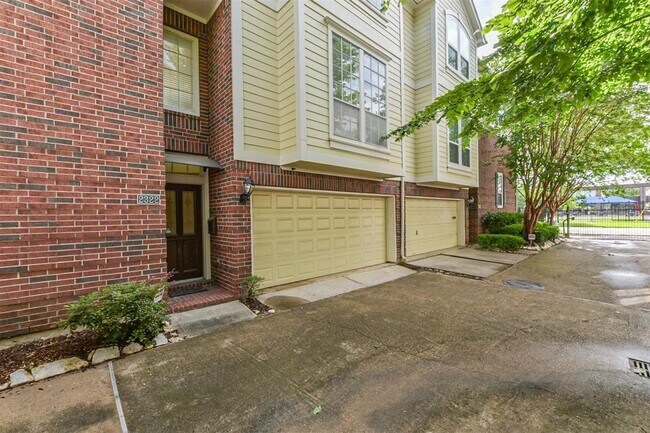 Building Photo - 2322 Chenevert St